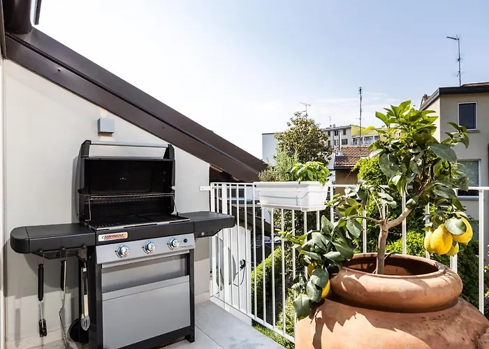 *villa Olivo*with Private Terrace & Jacuzzi + 3bedrooms Milán